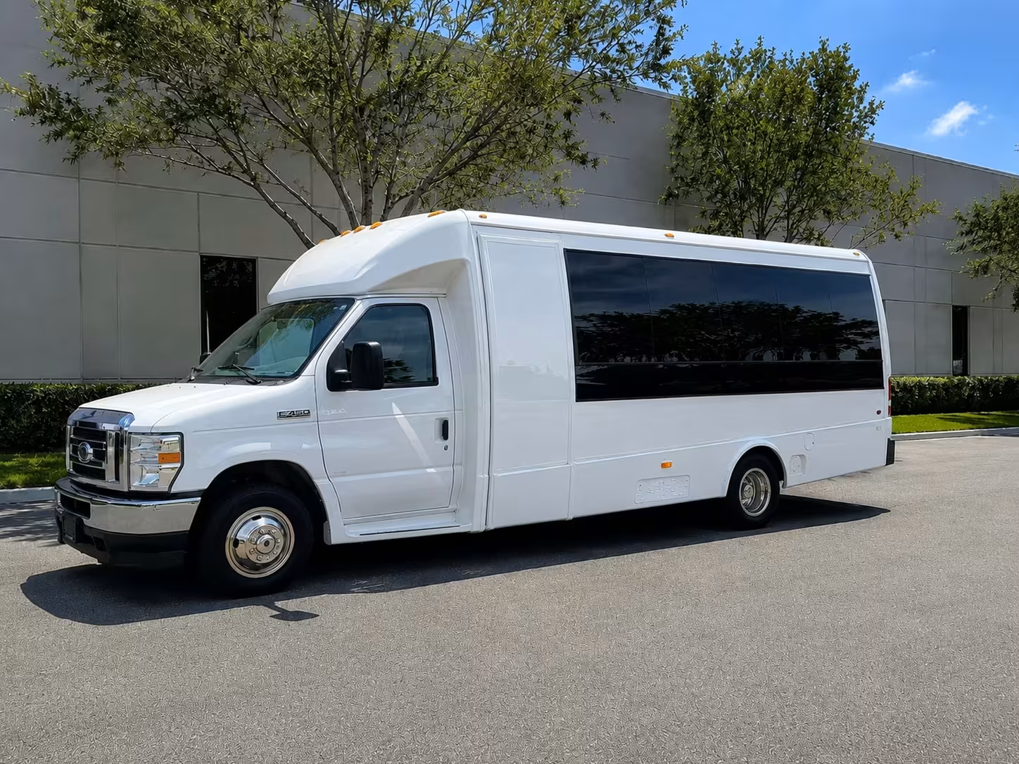 lake forest 15 passenger minibus rental