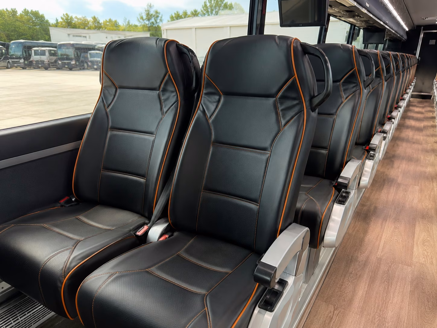 lake forest fan shuttle buses to ducks and kings games