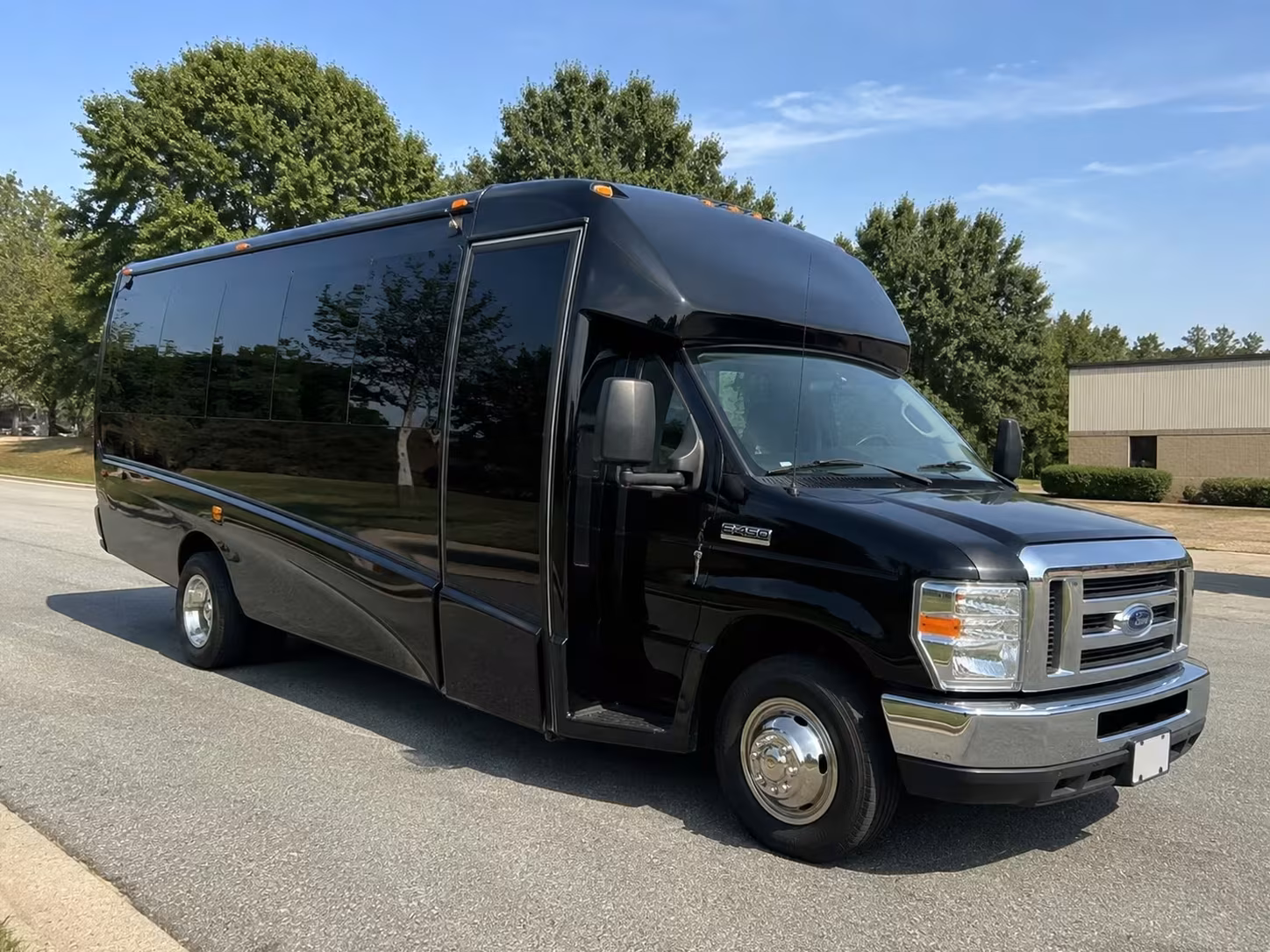 lake forest minibus rentals for wine tours and family reunions