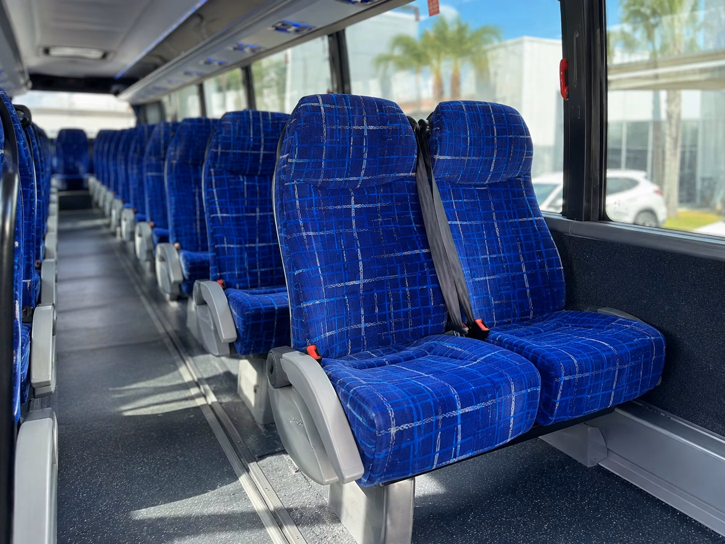 lake forest wedding shuttle buses between ceremony and reception